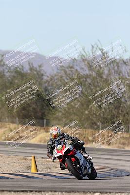 media/Dec-01-2025-Moto Forza (Mon) [[2daa91e15f]]/3-Beginner Group/Session 3 (Turn 3)/